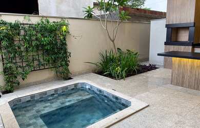 Imagem: A casa em condomínio possui 3 Dormitórios, 4 Banheiros, 2