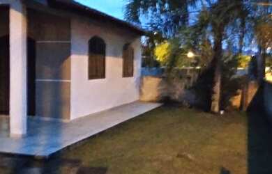 Imagem: A casa possui 2 Dormitórios, 2 Banheiros, 3 Vagas na garagem