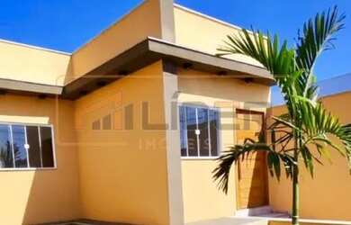 Imagem: A casa possui 2 Dormitórios, 1 Banheiro, 1 Vaga na garagem