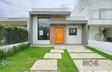 Imagem: A casa possui 3 Dormitórios, 2 Banheiros, 1 Vaga na garagem