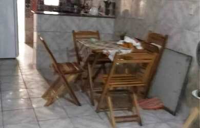 Imagem: A casa possui 2 Dormitórios, 1 Banheiro, 102m² de Área e