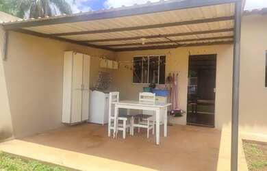 Imagem: A casa possui 3 Dormitórios, 1 Banheiro, 1 Vaga na garagem