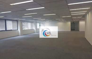 Imagem: O depósito possui 5 Vagas na garagem, 600m² de Área e está