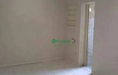 Imagem: A casa possui 1 Dormitório, 2 Banheiros, 60m² de Área e