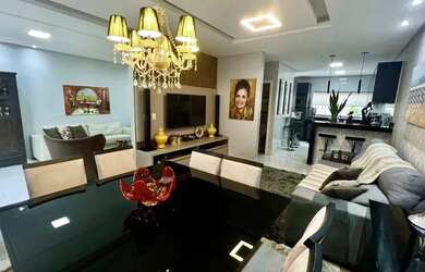 Imagem: A casa possui 3 Dormitórios, 4 Banheiros, 2 Vagas na garagem