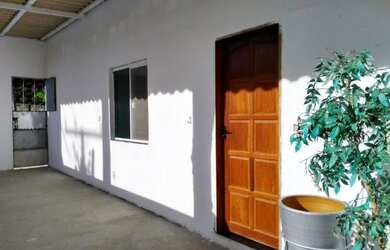 Imagem: A casa possui 2 Dormitórios, 1 Banheiro, 1 Vaga na garagem