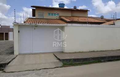 Imagem: A casa possui 4 Dormitórios, 4 Banheiros, 4 Vagas na garagem