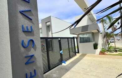 Imagem: A casa em condomínio possui 4 Dormitórios, 4 Banheiros, 2