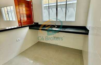 Imagem: A casa possui 3 Dormitórios, 1 Banheiro, 2 Vagas na garagem