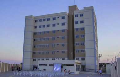 Imagem: O apartamento possui 2 Dormitórios, 1 Banheiro, 1 Vaga na garagem