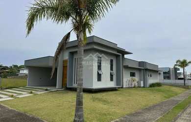 Imagem: A casa possui 3 Dormitórios, 1 Banheiro, 1 Vaga na garagem