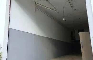 Imagem: O depósito possui 5 Vagas na garagem, 143m² de Área e está