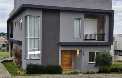 Imagem: A casa em condomínio possui 4 Dormitórios, 3 Banheiros, 2