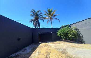 Imagem: A casa possui 4 Dormitórios, 3 Banheiros, 4 Vagas na garagem