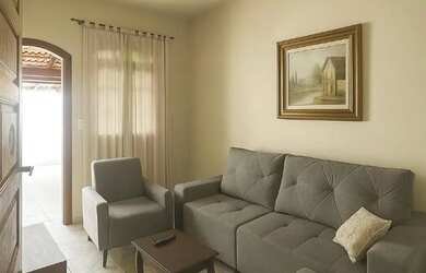 Imagem: A casa possui 2 Dormitórios, 2 Banheiros, 1 Vaga na garagem