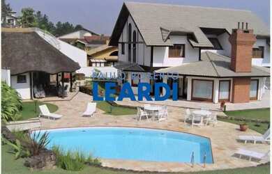 Imagem: A casa em condomínio possui 4 Dormitórios, 5 Banheiros, 3