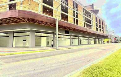 Imagem: O depósito possui 5 Vagas na garagem e 232m² de Área e está