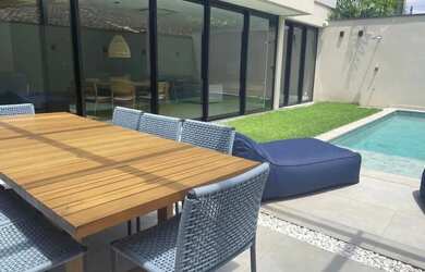 Imagem: A casa em condomínio possui 4 Dormitórios, 5 Banheiros, 2