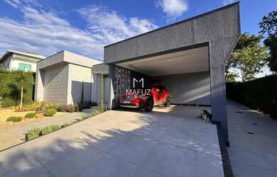 Imagem: A casa possui 5 Dormitórios, 3 Banheiros, 4 Vagas na garagem