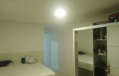 Imagem: A casa possui 2 Dormitórios, 2 Banheiros, 2 Vagas na garagem