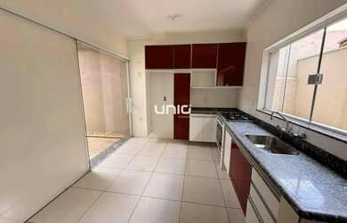 Imagem: A casa possui 3 Dormitórios, 3 Banheiros, 1 Vaga na garagem