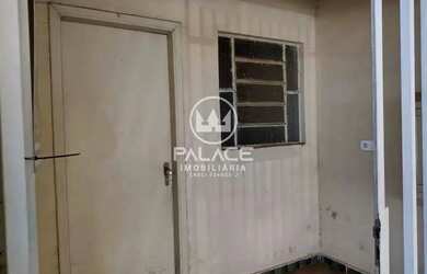 Imagem: A casa possui 4 Dormitórios, 5 Banheiros, 1 Vaga na garagem