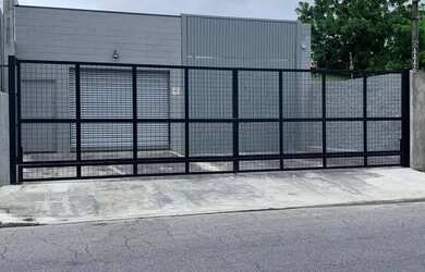 Imagem: O depósito possui 5 Vagas na garagem e 500m² de Área e está