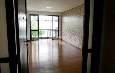 Imagem: O apartamento possui 4 Dormitórios, 1 Banheiro, 3 Vagas na