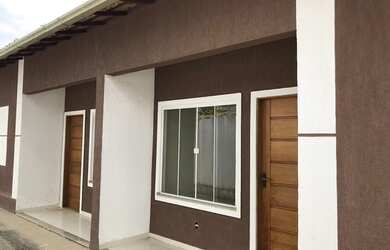 Imagem: A casa possui 2 Dormitórios, 1 Banheiro, 1 Vaga na garagem