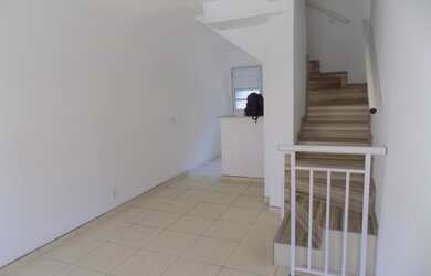 Imagem: A casa possui 2 Dormitórios, 1 Banheiro, 1 Vaga na garagem