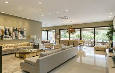 Imagem: A casa em condomínio possui 5 Dormitórios, 5 Banheiros, 5