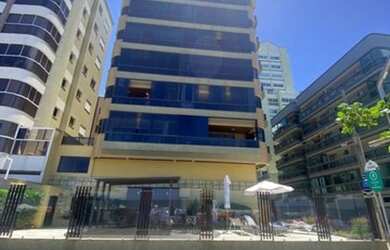 Imagem: O apartamento possui 4 Dormitórios, 3 Banheiros, 2 Vagas na