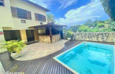 Imagem: A casa em condomínio possui 4 Dormitórios, 5 Banheiros, 2