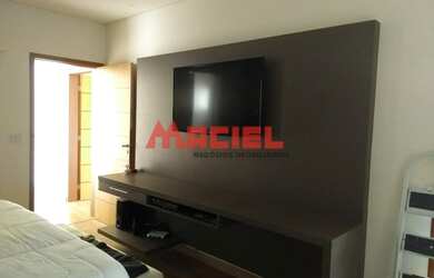 Imagem: A casa possui 4 Dormitórios, 1 Banheiro, 2 Vagas na garagem