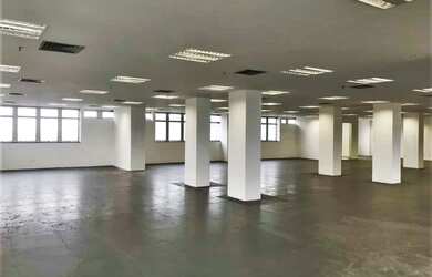 Imagem: O depósito possui 5 Vagas na garagem e 460m² de Área e está