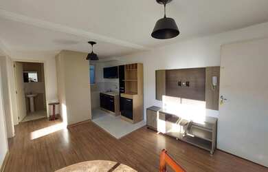 Imagem: O apartamento possui 2 Dormitórios, 1 Banheiro, 1 Vaga na garagem