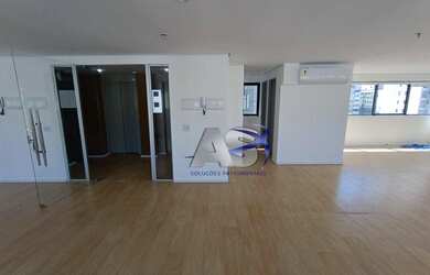 Imagem: O depósito possui 4 Vagas na garagem e 175m² de Área e está