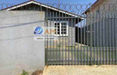 Imagem: A casa possui 4 Dormitórios, 1 Banheiro, 2 Vagas na garagem