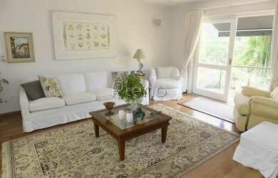 Imagem: A casa possui 5 Dormitórios, 2 Banheiros, 5 Vagas na garagem