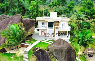 Imagem: A casa em condomínio para alugar possui 5 Dormitórios, 4 Banheiros