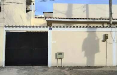 Imagem: A casa possui 2 Dormitórios, 1 Banheiro, 1 Vaga na garagem