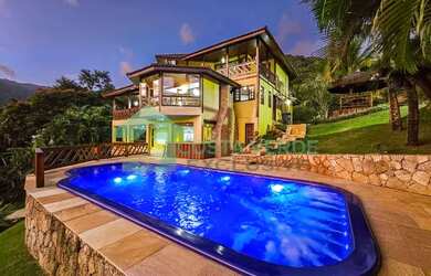 Imagem: A casa em condomínio à venda possui 5 Dormitórios, 5 Banheiros