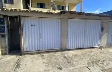 Imagem: A casa possui 2 Dormitórios, 1 Banheiro e 2 Vagas na garagem