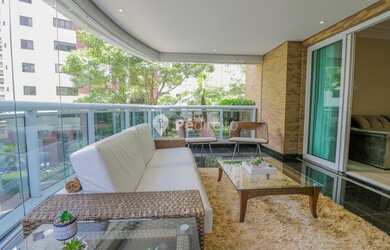 Imagem: O apartamento possui 4 Dormitórios, 5 Banheiros, 4 Vagas na