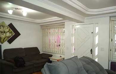 Imagem: A casa possui 3 Dormitórios, 4 Banheiros, 3 Vagas na garagem