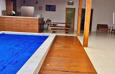 Imagem: A casa possui 2 Dormitórios e 1 Banheiro e está localizado