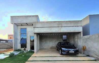 Imagem: A casa possui 4 Dormitórios, 2 Banheiros, 2 Vagas na garagem