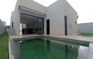 Imagem: A casa possui 3 Dormitórios, 5 Banheiros, 2 Vagas na garagem