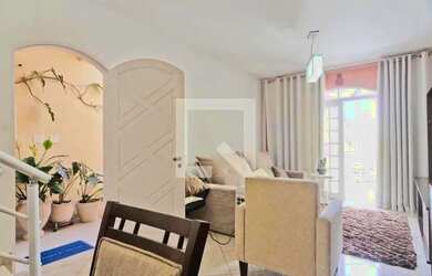 Imagem: A casa possui 3 Dormitórios, 3 Banheiros, 2 Vagas na garagem