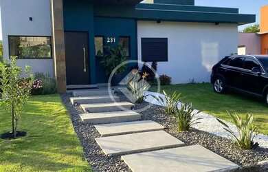 Imagem: A casa em condomínio possui 3 Dormitórios, 3 Banheiros, 5